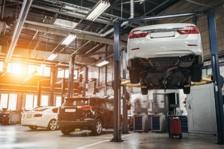 Que comprend une r&eacute;vision automobile compl&egrave;te &agrave; Hy&egrave;res ?